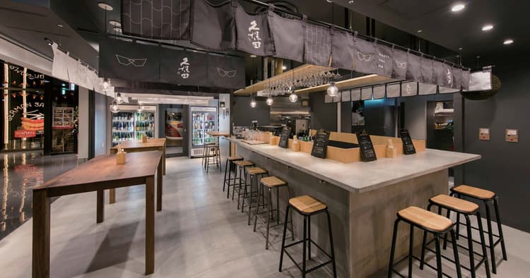 コミュニケーション中心の新店舗 AIで分析、スタッフが呼ぶ共感