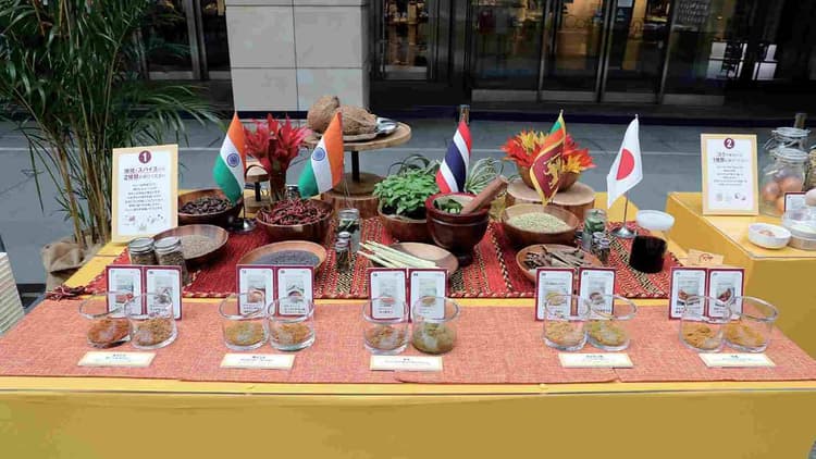 45種の中から好みの味を発見 カレー食べ比べイベント