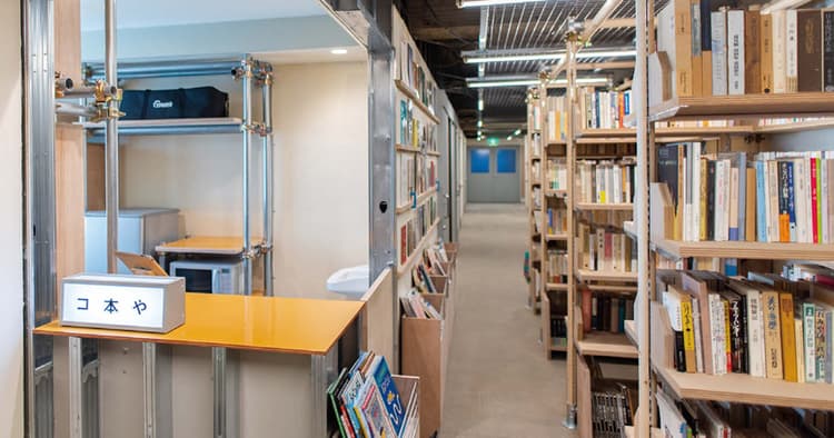外からは完全にわからない 看板のない古書店