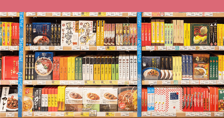 レトルトカレーを本のように陳列 北野エースによる“攻め”の売り場づくり