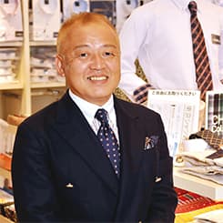 ビジネスシャツ業界で販売数トップ、東京シャツの販促視点