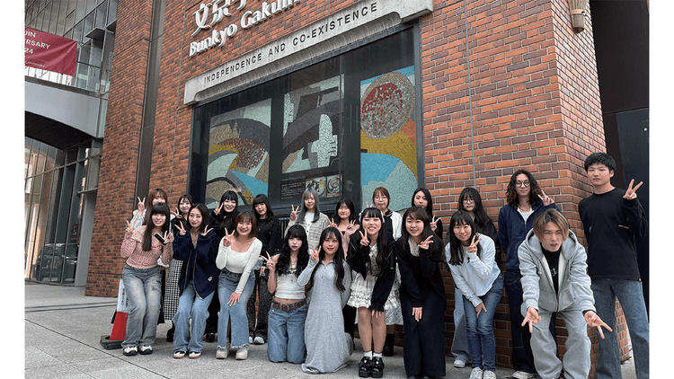1年次からゼミ形式で学び段階的に研究に向き合う