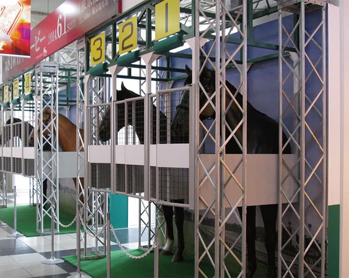 渋谷が競馬場に!? スターティングゲートが出現