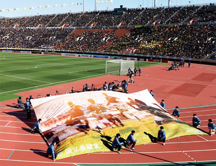 プーマに寄せられた高校サッカーへの熱いメッセージがジャイアントフラッグに!