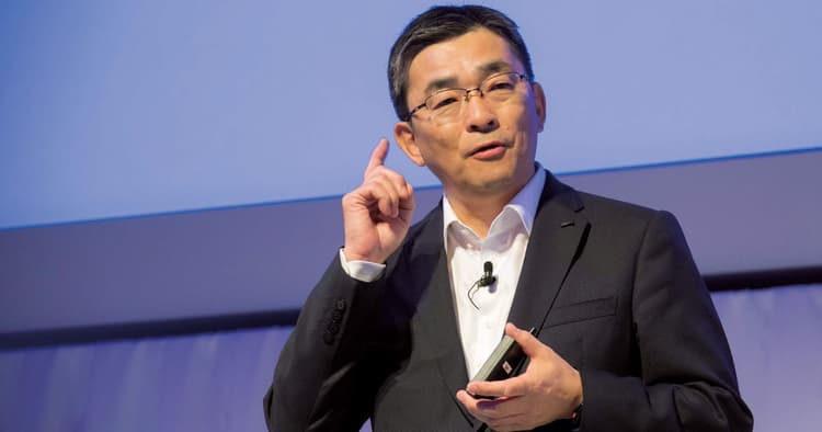KDDI・高橋新社長のプレゼン分析「微笑みながらも空気は緩めず、卓越したコミュニケーション術」