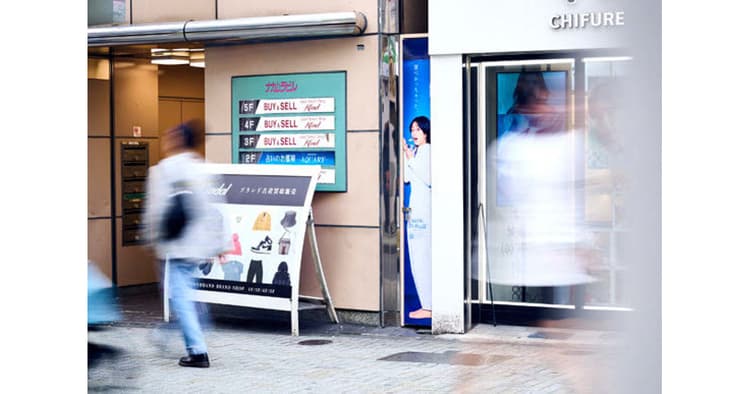 あえて目立たない掲出場所を選んだOOH リアルな接点とSNSのかけ算で約1100万人にリーチ
