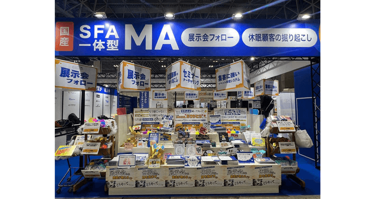「漫才」や「店舗風のPOP」で来場者の足を止める シャノンの展示会ブースでのユニークな試み