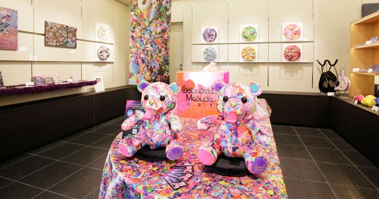 増田セバスチャン Pop Up Store 日常彩るカラフルなアートが並ぶ