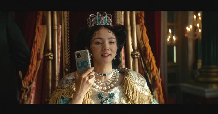 「UQUEEN」が先導する ちょっとシュールで重厚な世界観