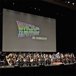 集客促すスペシャルな体験 生演奏の『バック・トゥ・ザ・フューチャー』