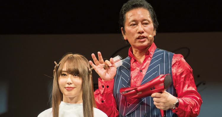 アデランス社長が赤シャツのスタイリストに変身!情熱的なトッププレゼン