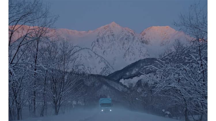 サントリーホールディングス/天然水①「水の山から/水源」篇テレビCM、Webサイト、OOH②「水の山から/生命」篇テレビCM