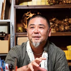 言葉の頂点を決める、歴史ある賞その象徴となるロゴマークに言葉への敬意・憧れを込めた