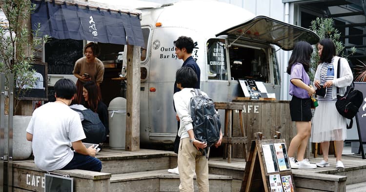 アウトドアで日本酒を楽しめるバー