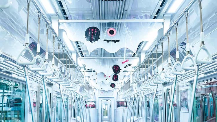 「ビニール傘の大量消費」を車内広告でユーモラスに啓発 愛知県/名古屋鉄道「うえむくとうわむくプロジェクト」第二弾「GHOSTrain」