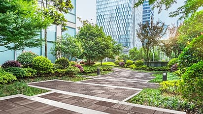再生が難しい複合プラ×廃木材を建材・舗装材に LIXILが4月に新製品