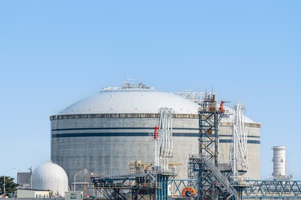 中国でLNG需要35%増加の可能性、価格高騰に危機感 IEA