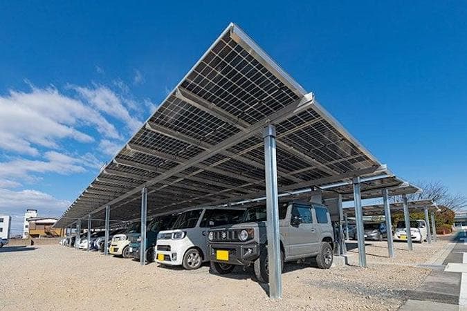岩崎電気、駐車スペース44台分の自家消費型ソーラーカーポート導入
