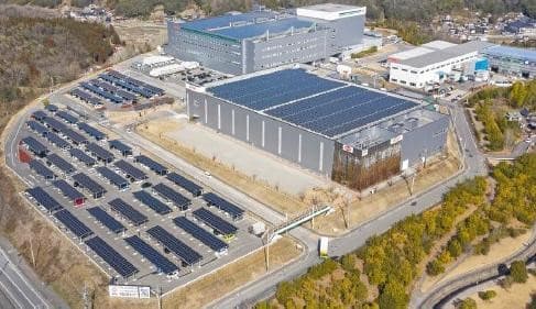 日本生協連、約1MWのカーポート型太陽光発電導入 物流センターで稼働