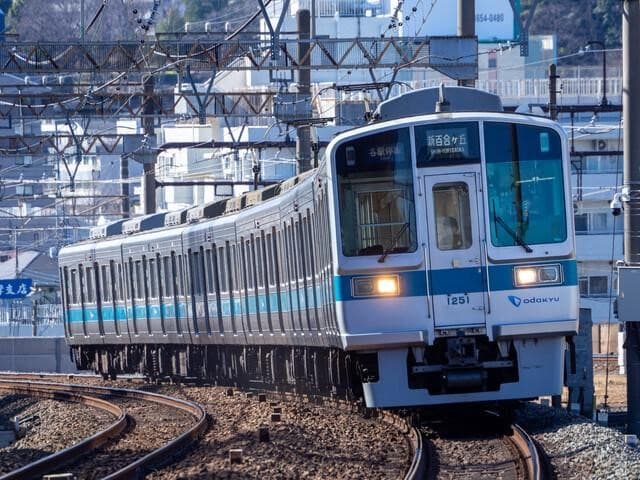 小田急、沿線エリアの脱炭素化で東電らと協業へ PPA活用・バスEV化など