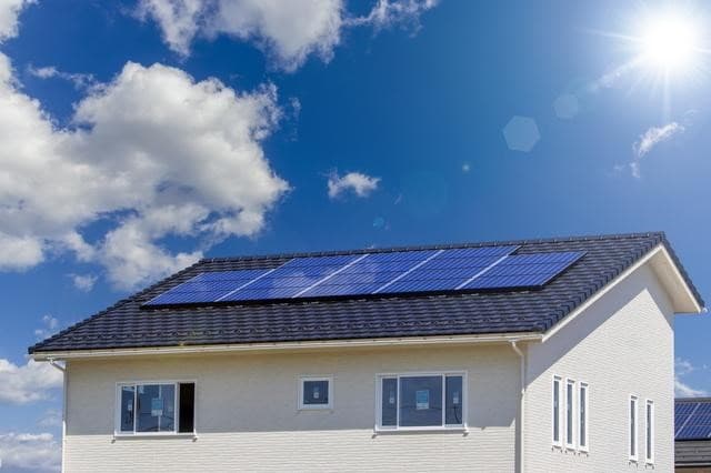東京都、住宅用太陽光パネルのリサイクル費用を補助 2.5万円/kW