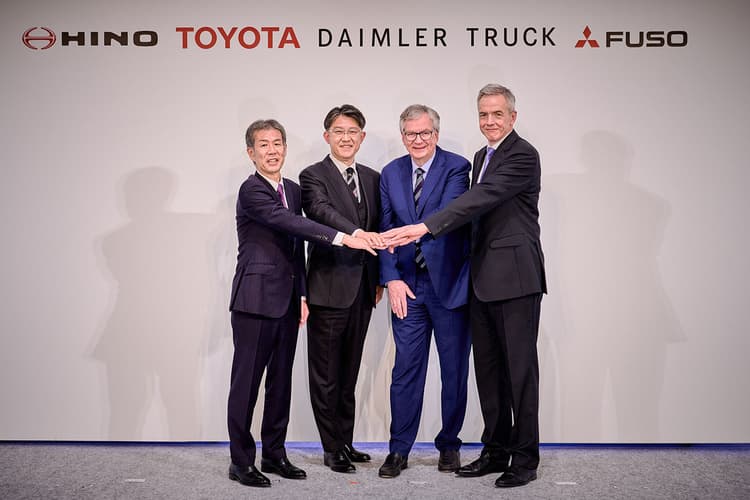 トヨタとダイムラートラック、商用車で提携 日野と三菱ふそうは経営統合へ
