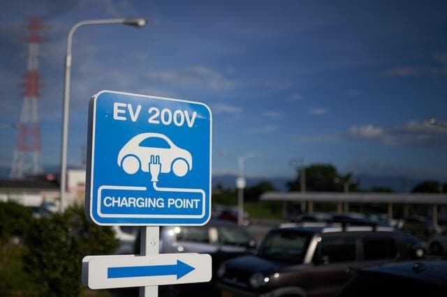 EV充電のエネチェンジと東京海上日動が提携 設置推進と保険手配で