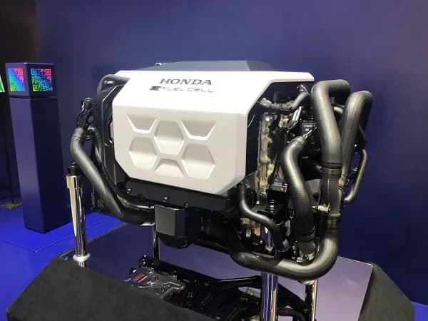 水素・電気両用 ホンダ、CR-Vの燃料電池車モデルを初公開