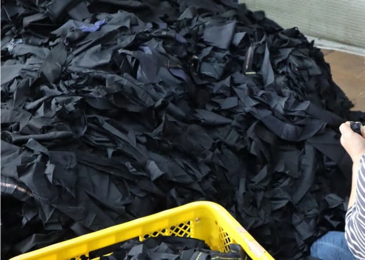 洋服の青山、再生素材のコート発売 水使用量・CO2排出量8割減