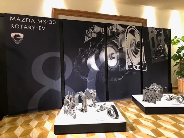 仕組み・性能はいかに? マツダ「復活のロータリーエンジン」搭載EV