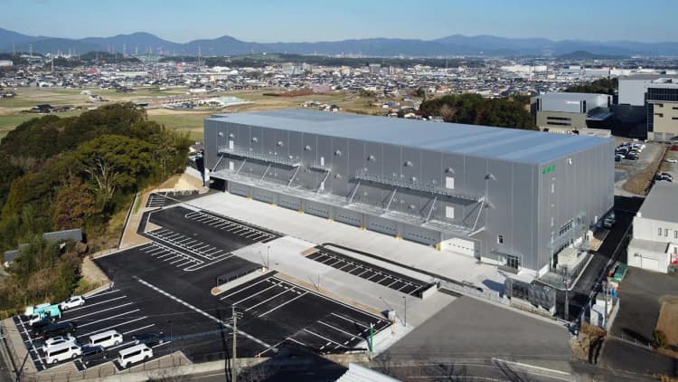 九州電力、佐賀県に再エネ100%の物流施設 運用開始