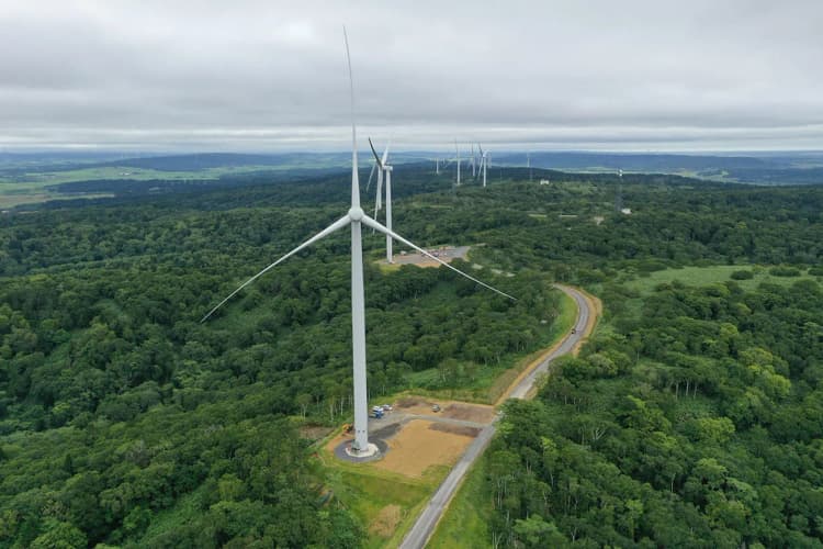 ユーラスエナジーHD、国内最大級4.3MWの風力発電機15基を設置した発電所が完成