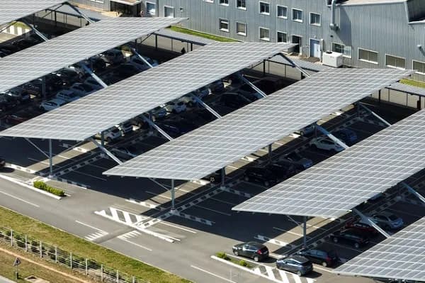 ソーラーカーポート補助金とSHIFT補助金 太陽光発電導入では検討を