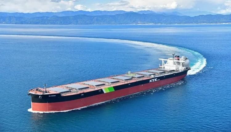 国内初の大型LNG船竣工 日本郵船が鉄鋼原料輸送に投入 供給網を脱炭素化