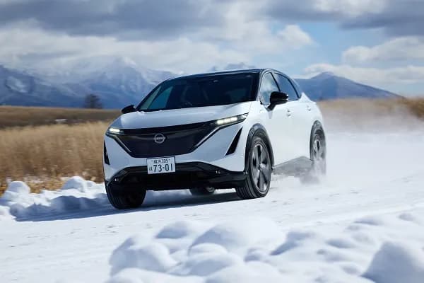 日産が雪上試乗会 「賢い駆動制御技術」で氷上路面もスムーズ加速