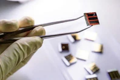 開発が進む薄膜太陽電池、既存太陽光パネルとのすみ分けはどうなっていく?
