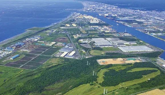 苫小牧市、余剰電力を無償利用し脱炭素化 独自のPPAモデルを構築