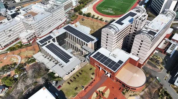 サニックス、九州産業大に太陽光発電設備を設置 年間約190tのCO2削減