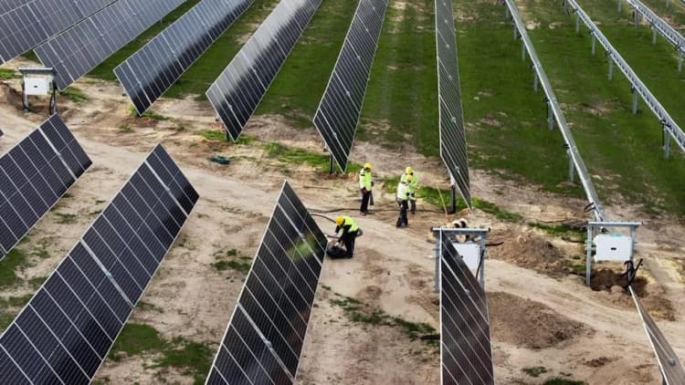 米アップル、グローバル全体で18GW以上の再エネ供給 水への投資強化も