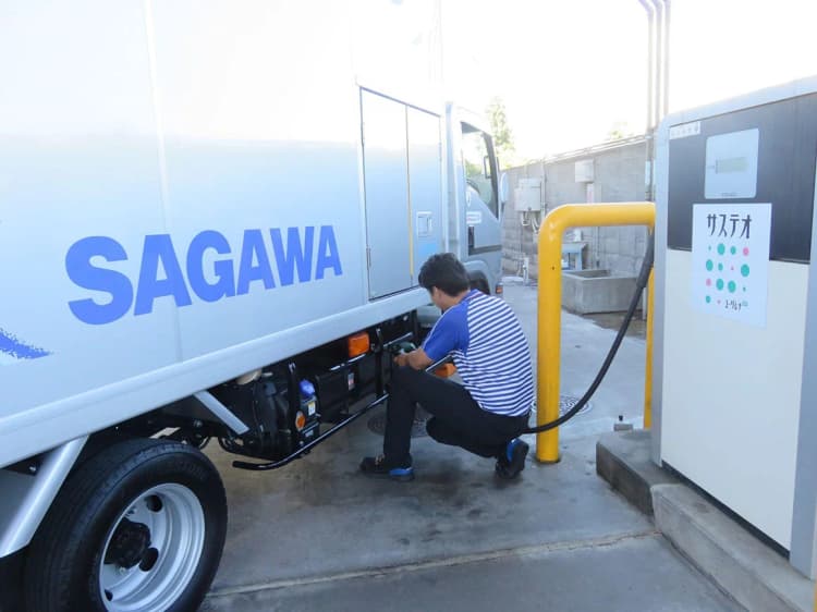佐川急便、宅配トラック燃料にユーグレナ「サステオ」採用 CO2約4t削減