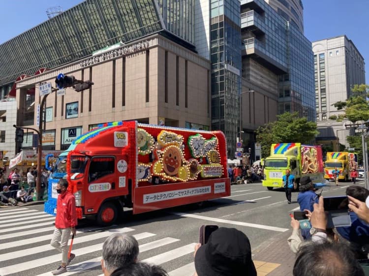 西鉄、博多どんたくを彩る花自動車の燃料にサステオを使用