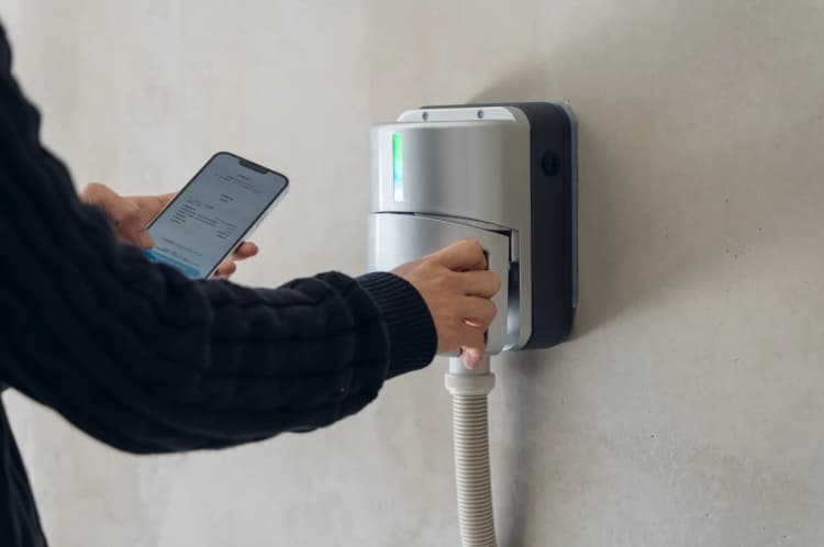 テラチャージ、賃貸物件オーナーにEV充電器設置を提案 旭化成レジと連携