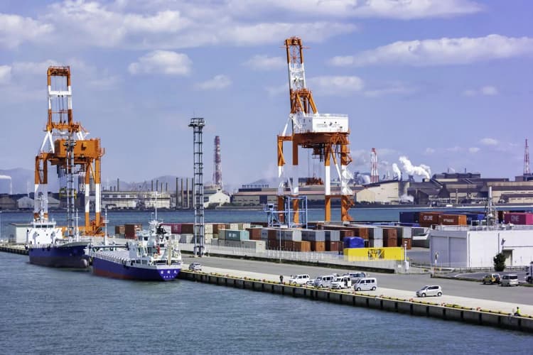 船舶への再エネ電力供給設備やEV型荷役機械の導入を助成 環境省が公募開始
