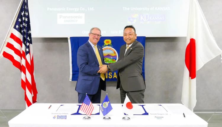 パナソニック エナジー、EV技術開発の専門人材育成で米カンザス大と連携へ