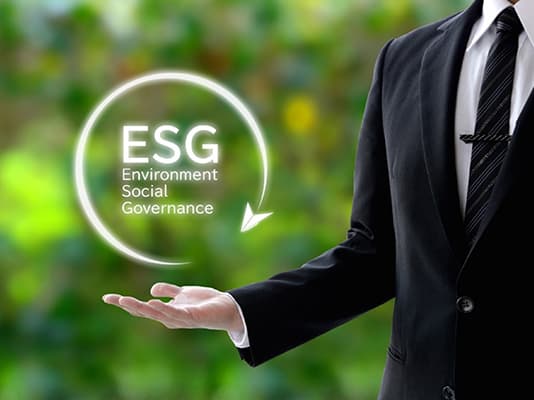 投資家から求められるESG情報開示に備える 日立が実施するESG情報収集・可視化・分析の効率化