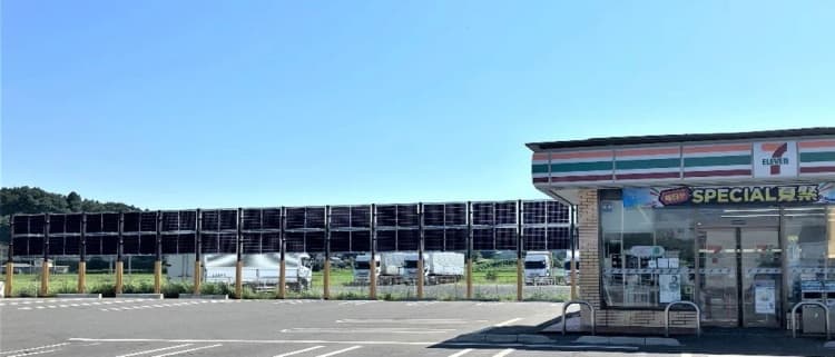 セブン‐イレブン2店舗、積雪対応・垂直ソーラー発電システムを試験導入