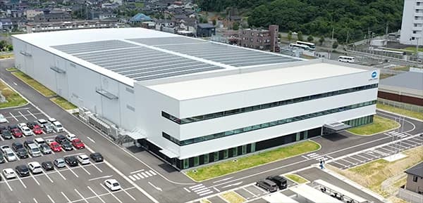 コニカミノルタ、複合機・デジタル印刷の全生産拠点で再エネ100%達成