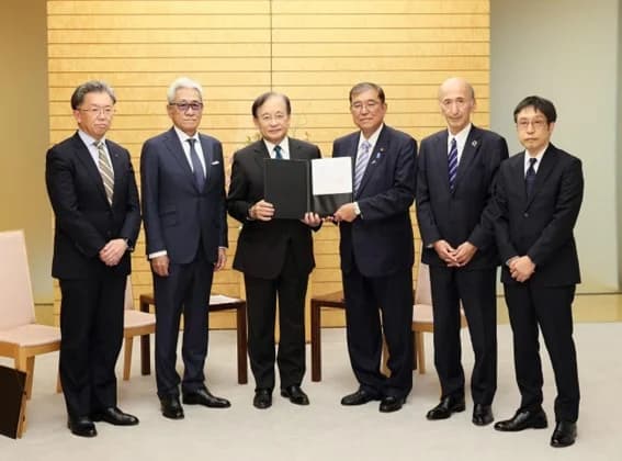 石破総理に「APEC首脳への提言」を手交 エネ移行方策など