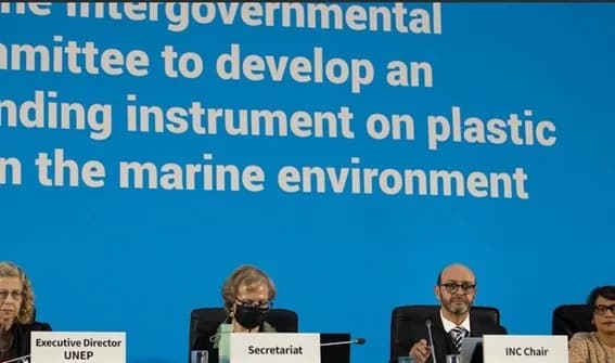 プラごみ国際条約の合意先送り 政府間交渉委、生産規制など主張に溝