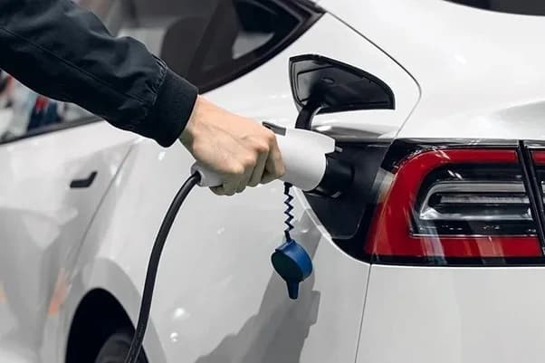 テラチャージが100億円調達、さらなるEV充電インフラ拡充へ